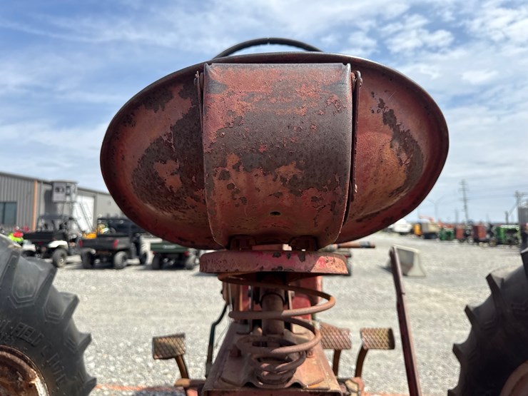 #75-•-mccormick-farmall-450-tractor-933-inv#-42875-image-11