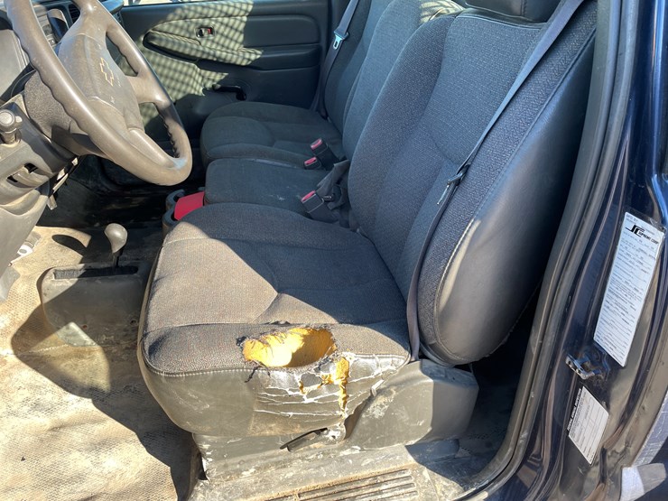 2005-chevrolet-3500-image-37