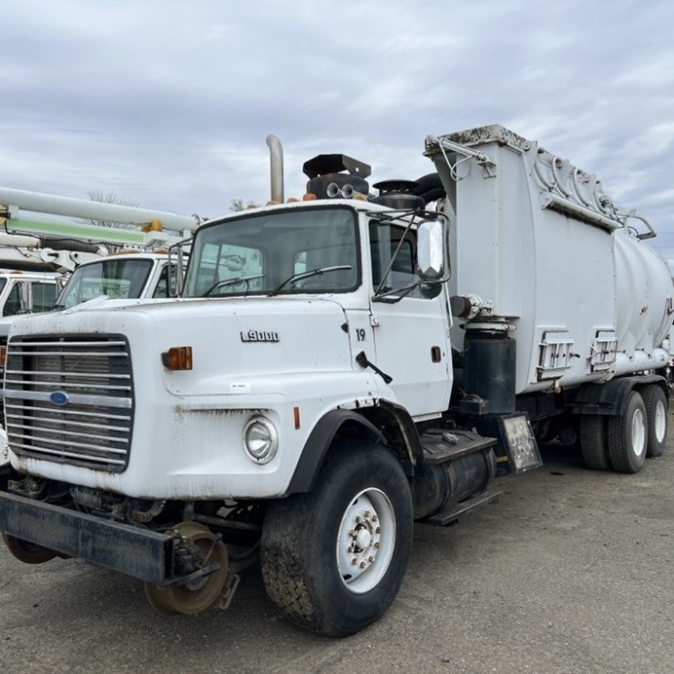 1995 FORD L9000