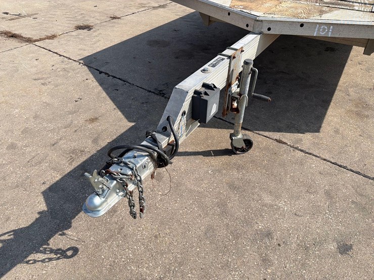 2005-newman-100”-x-22ft-snowmobile-trailer-image-13