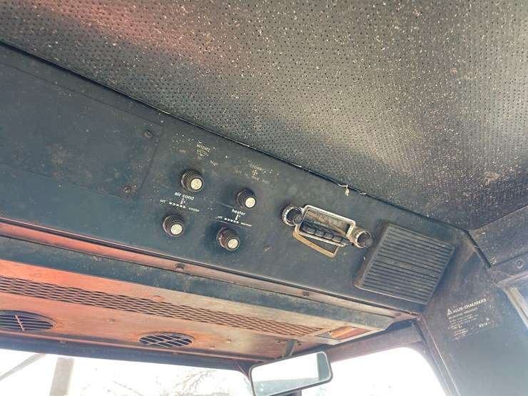 allis-chalmers-7040-2wd-tractor-image-41