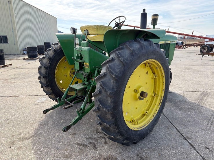 john-deere-3010-image-4