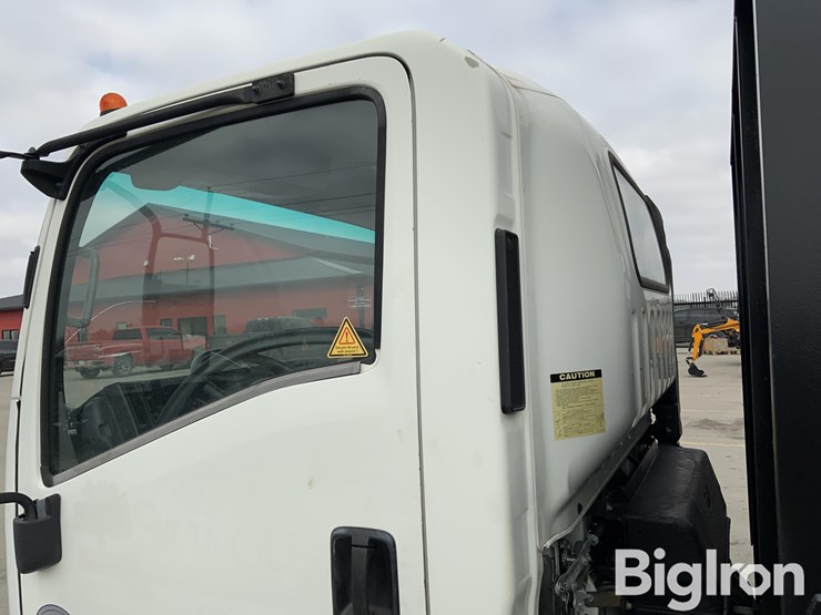 2013-isuzu-nrr-image-14