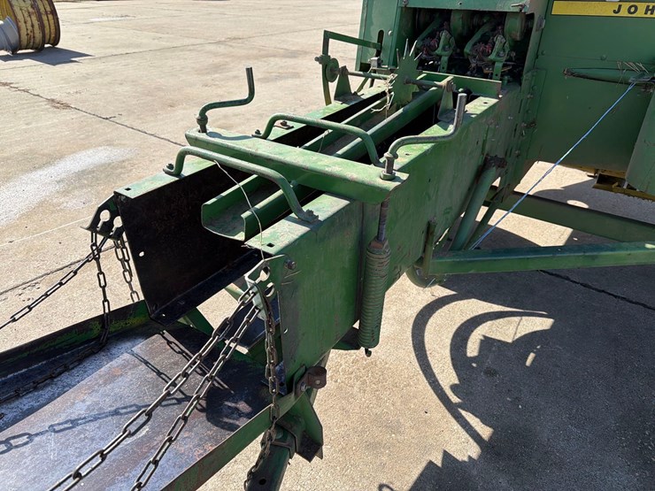 john-deere-336-image-15