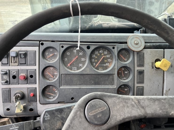 1998-freightliner-fl70-image-20