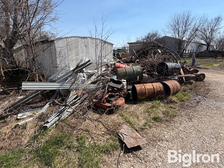 farm-scrap-metal-pile-image-5