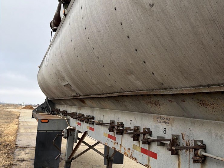 1999-bulkliner-36ft-semi-feed-trailer-image-30