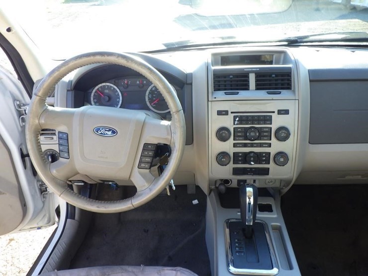 2011-ford-escape-image-9