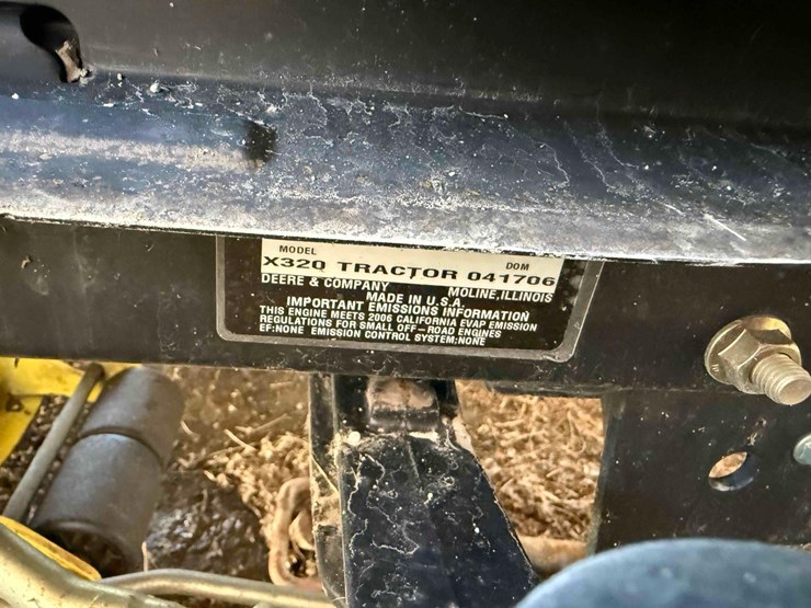 john-deere-x320-image-2