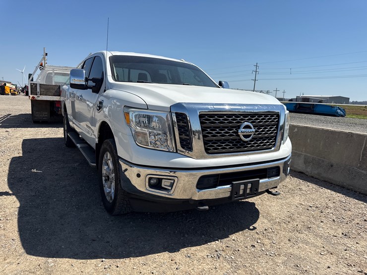 2017-nissan-titan-image-2