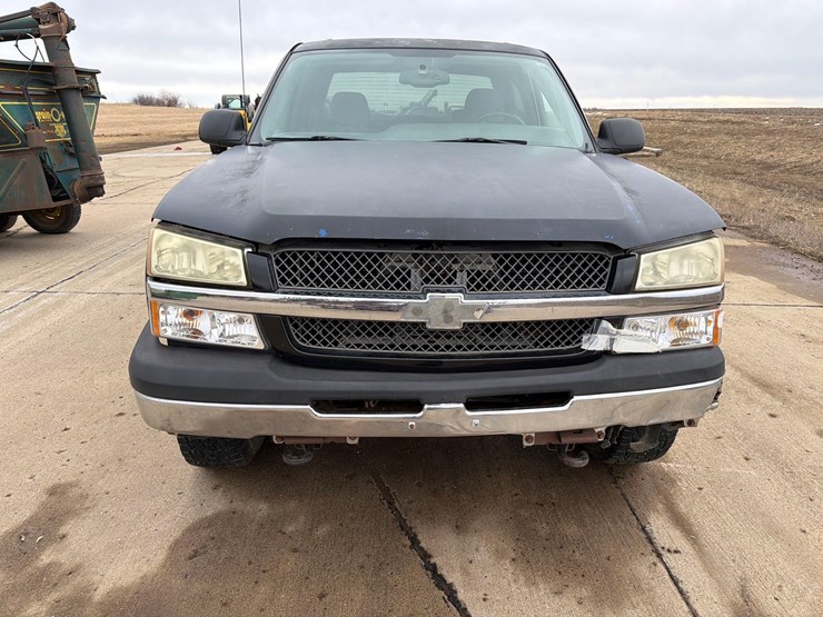 2004-chevrolet-2500-image-2