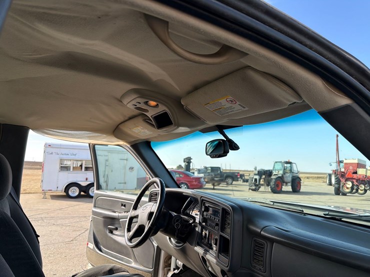 2005-chevrolet-k2500-image-47