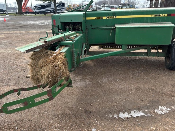 john-deere-328-image-3