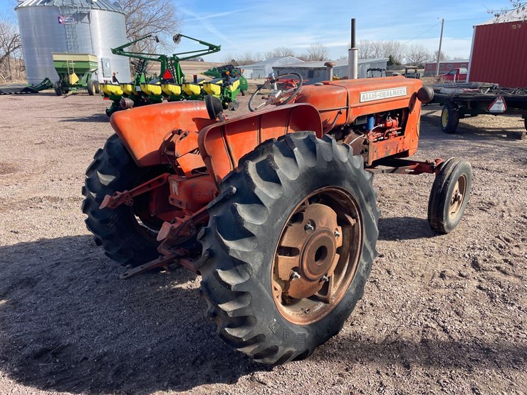 allis-chalmers-d15-2wd-tractor-image-4