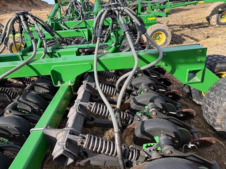 2011-john-deere-1890-image-22