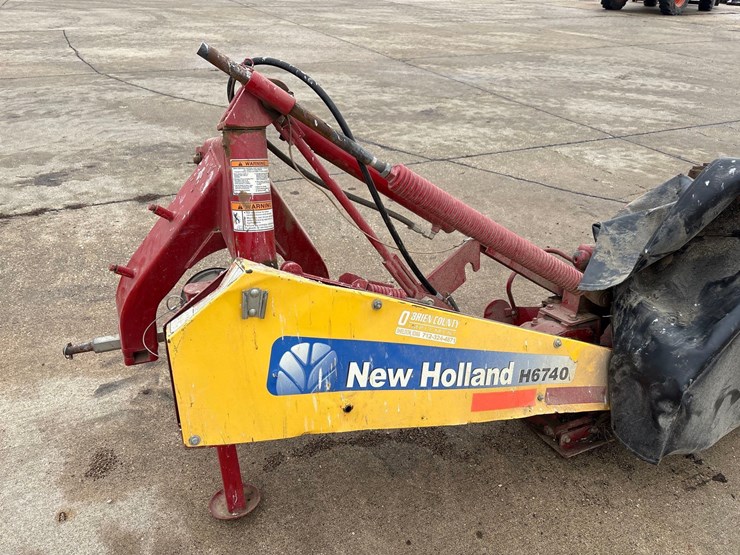 2014-new-holland-h6740-image-11