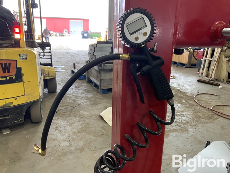 2025-massey-ferguson-730-image-19