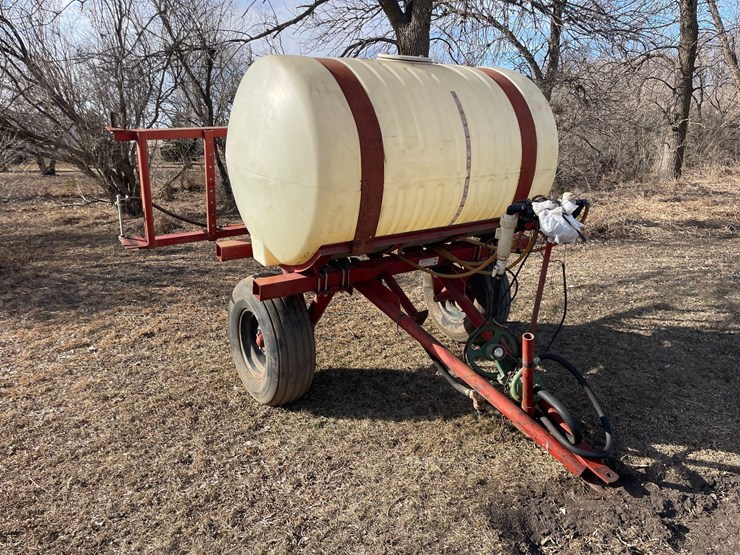 400-gallon-pull-type-sprayer-image-1