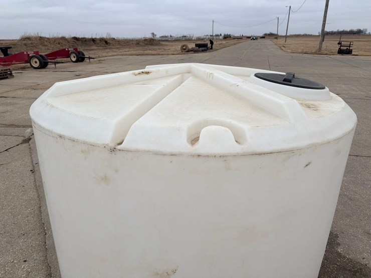 1300-gallon-poly-tank-image-7