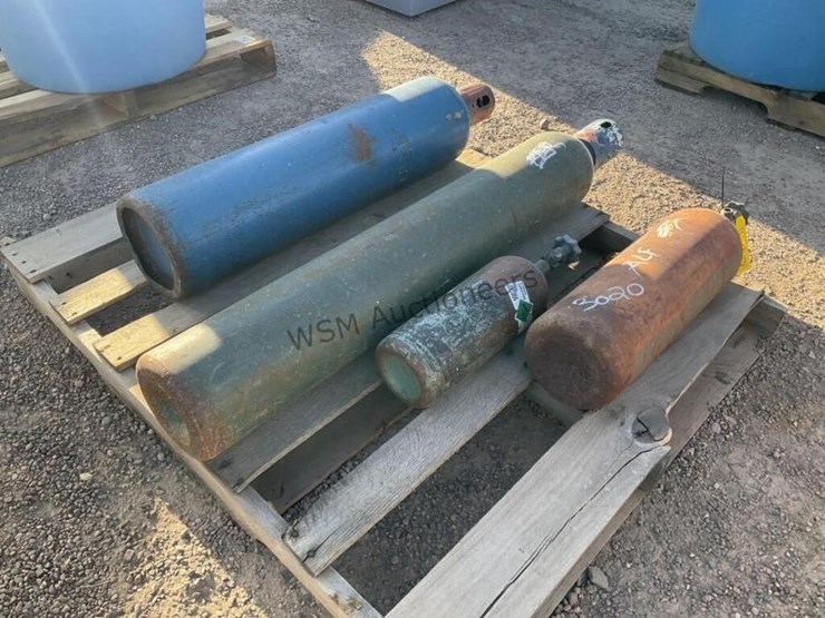 pallet-of-asst-welding-gas-tanks-image-1
