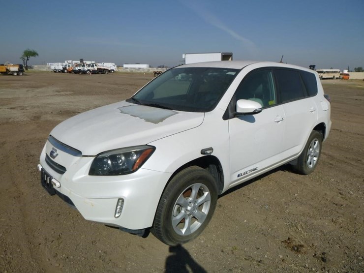 2014-toyota-rav4-image-2