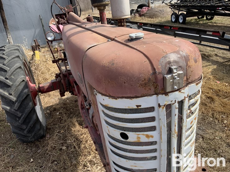 1954-farmall-400-2wd-tractor-image-9