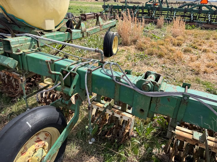 john-deere-12-image-48