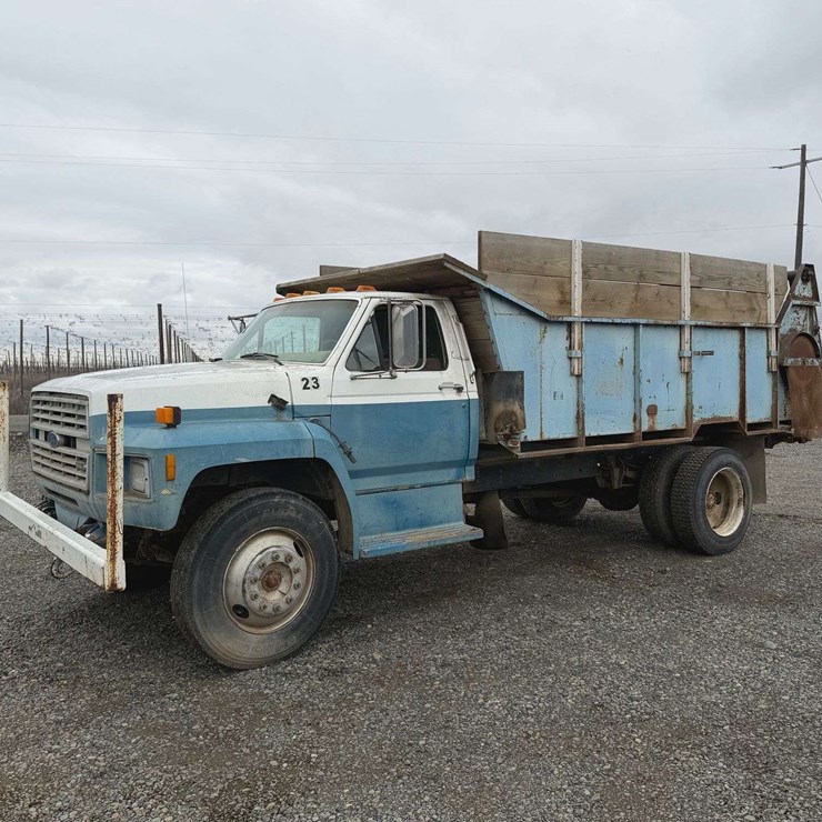 1992 FORD F700