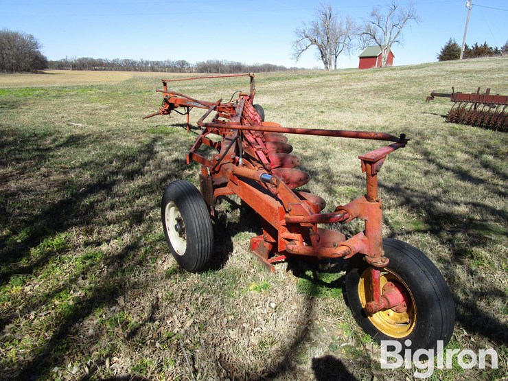 massey-ferguson-880-image-7