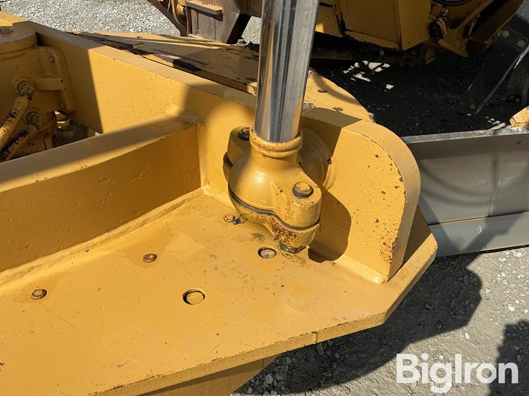 2004-caterpillar-140h-image-13