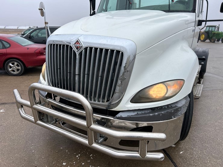 2011-international-prostar-image-24