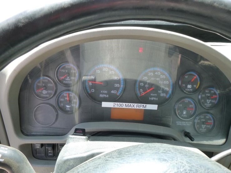 2009-international-7600-image-11