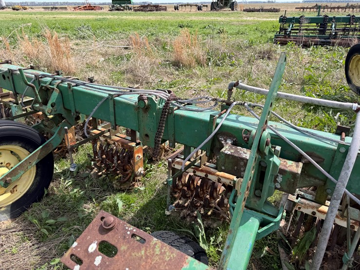 john-deere-12-image-54