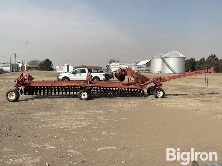 hesston-2410-image-4