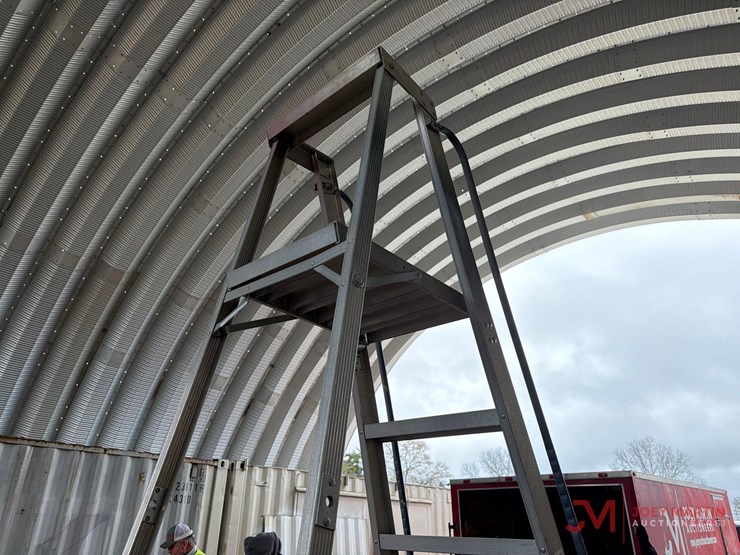 louisville-8-aluminum-rolling-ladder-image-3