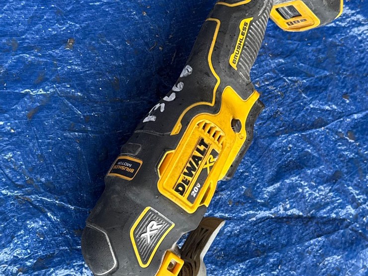 dewalt-20v-saw/-sheetrock-saw-image-5