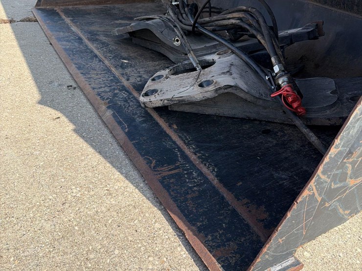 2013-new-holland-855tl-image-10