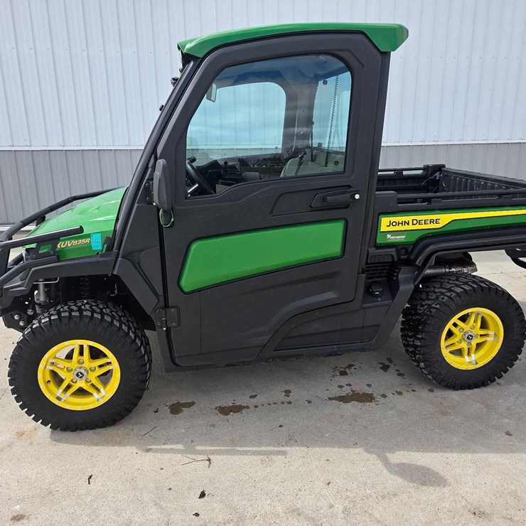 2024 JOHN DEERE GATOR