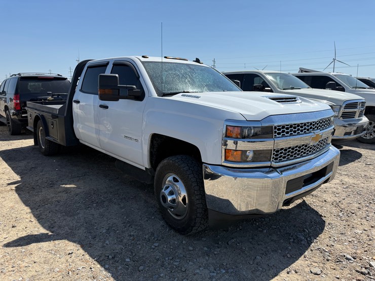 2019-chevrolet-3500hd-image-2