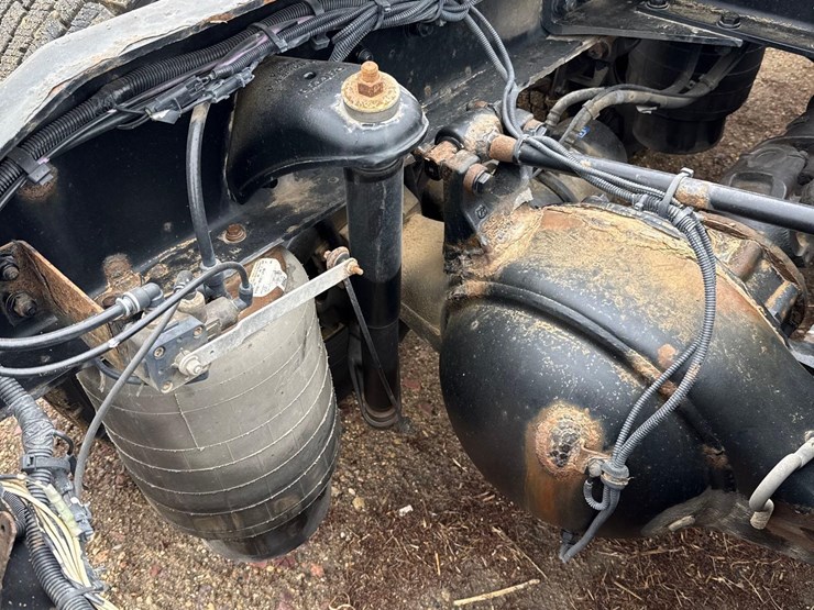 2016-peterbilt-389-image-12