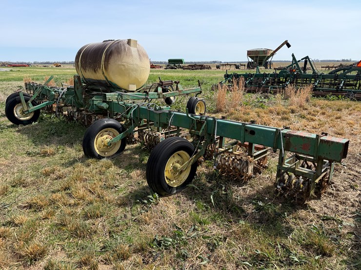 john-deere-12-image-1