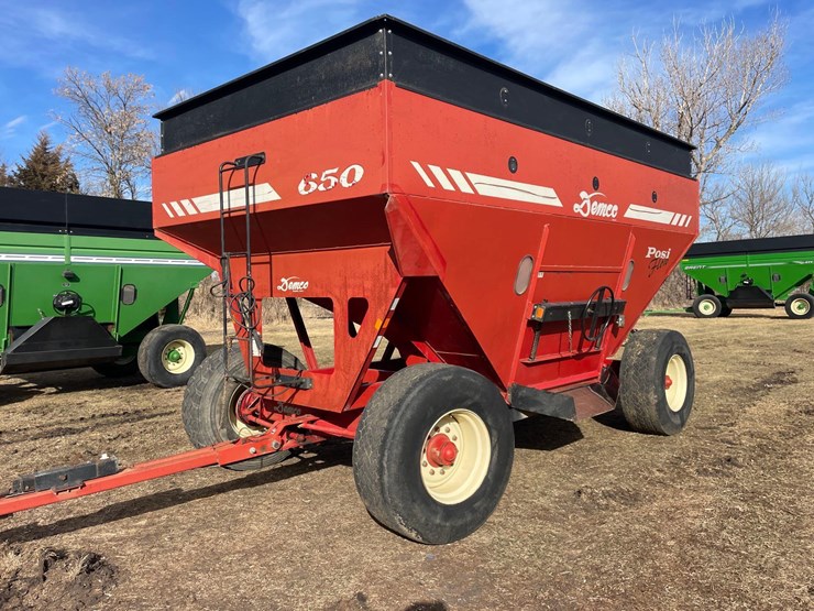 demco-650bu-posi-flow-gravity-wagon—1-owner-image-1