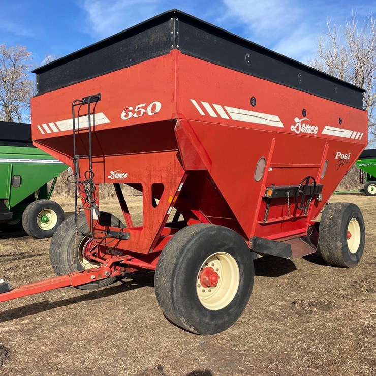 Demco 650bu Posi Flow Gravity Wagon—1 Owner