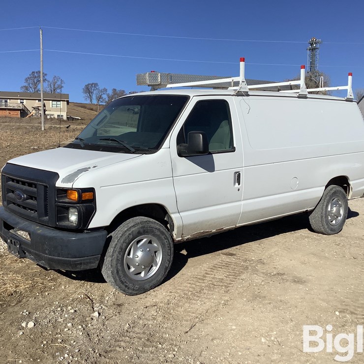2013 FORD E250