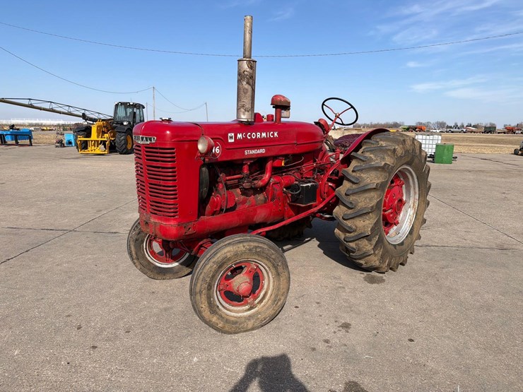 farmall-mccormick-w-6-standard-tractor-image-1