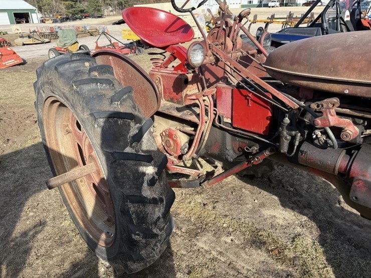 farmall-200-tractor-image-5