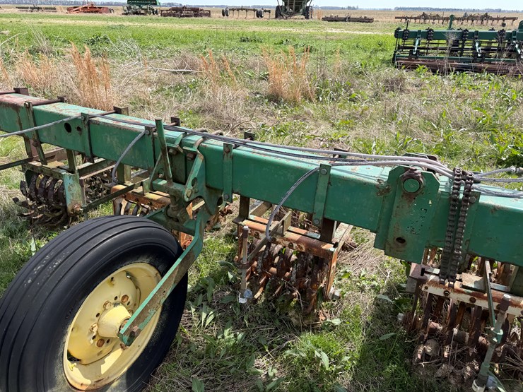 john-deere-12-image-55