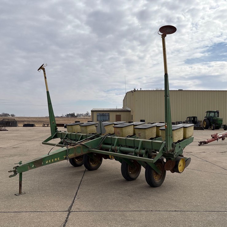 JOHN DEERE 7000