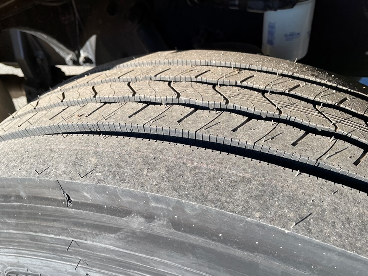 1999-peterbilt-330-image-30