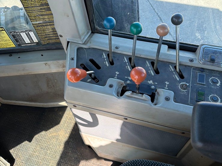 1990-versatile-946-image-50